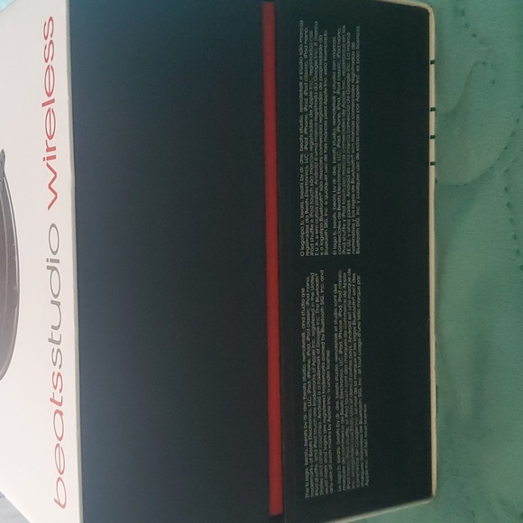 2 Beats Studio AND Beats Solo³ Wireless EMPTY BOXES ONLY - Picture 3 of 6